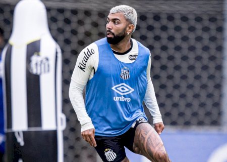 Gabigol treina em campo e pode reforçar o Santos contra o Corinthians