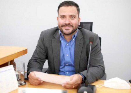 Câmara suspende mandato de vereador que ameaçou ambulante