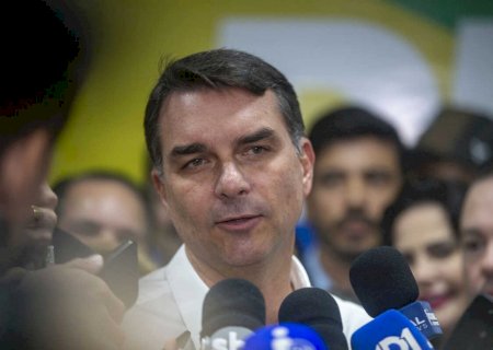 “Aqui fui concebido”: Flávio Bolsonaro revela história familiar em agenda no MS