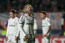Cuca vê Neymar 'cada vez mais forte' e declara torcida por convocação à Seleção