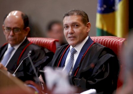 Nunes Marques pede parecer da PGR sobre revisão da condenação de Bolsonaro