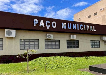 Esposa de secretário estadual fatura R$ 140 mil de prefeituras atendidas pelo marido