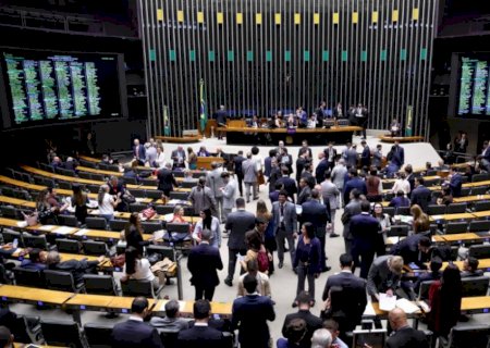 Câmara aprova PEC de fim da escala 6×1 em primeiro turno