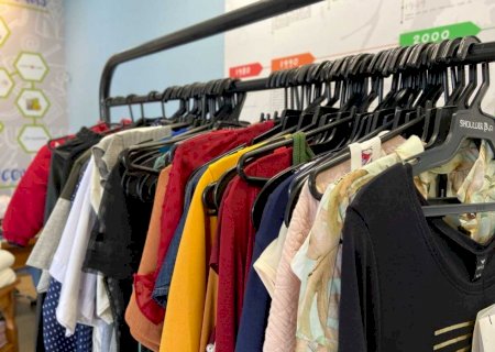 Brechó solidário oferece peças acessíveis e ajuda a financiar projetos sociais em Campo Grande