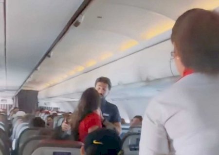 Instagram de 'Pregadora mirim' fica fora do ar após polêmica em avião