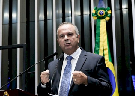 Campanha de Flávio se encontra com Fachin e critica suposta interferência do STF