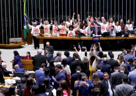Câmara aprova PEC de fim da escala 6×1