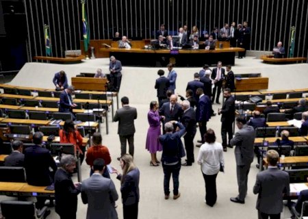 Câmara aprova renovação automática da CNH para motoristas sem multas; texto segue para o Senado