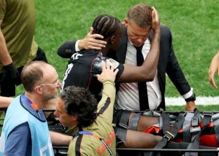 Jogador do Canadá quebra a perna em partida contra o Catar na Copa